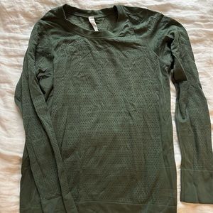 Lululemon Breeze By Long Sleeve Shirt - Dark green- size 4